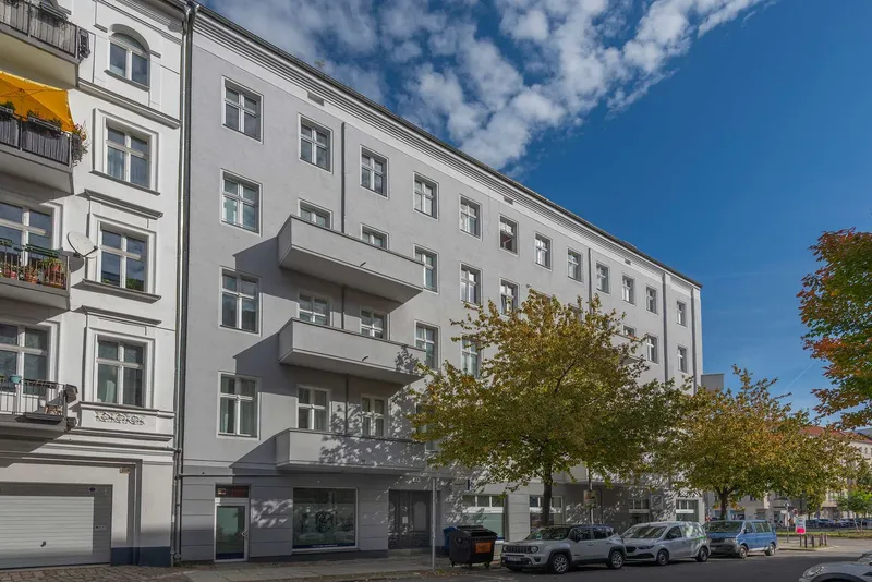 Kernsanierte 3-Zimmer-Altbauwohnung mit Dielenboden im 4. OG in Prenzlauer Berg — photo 1